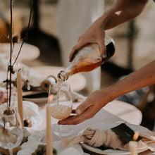 Lade das Bild in den Galerie-Viewer, Blühwein - Wein trifft Blumenfeld