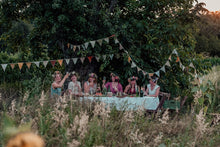 Lade das Bild in den Galerie-Viewer, Blühwein - Wein trifft Blumenfeld