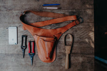 Lade das Bild in den Galerie-Viewer, Werkzeuggürtel - gefertigt von Laura Moser