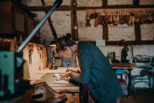 Lade das Bild in den Galerie-Viewer, Werkzeuggürtel - gefertigt von Laura Moser