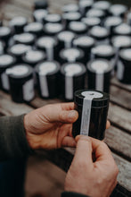 Lade das Bild in den Galerie-Viewer, Roher Wildling Honig
