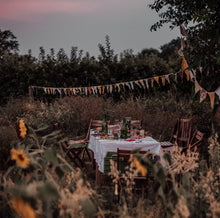 Lade das Bild in den Galerie-Viewer, Sommerblumen &amp; Dolce Vita |  Trockenblumenkranz weben mit Aperol Spritz
